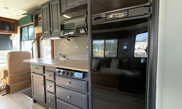 CL37 Motorhome - and Toy Houler Newmar