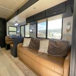 CL37 Motorhome - and Toy Houler Newmar