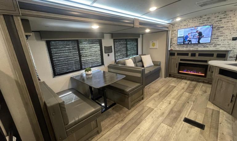 CL05- Travel trailer 2021 Keystone Springdale East 282BH