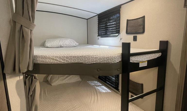 CL05- Travel trailer 2021 Keystone Springdale East 282BH